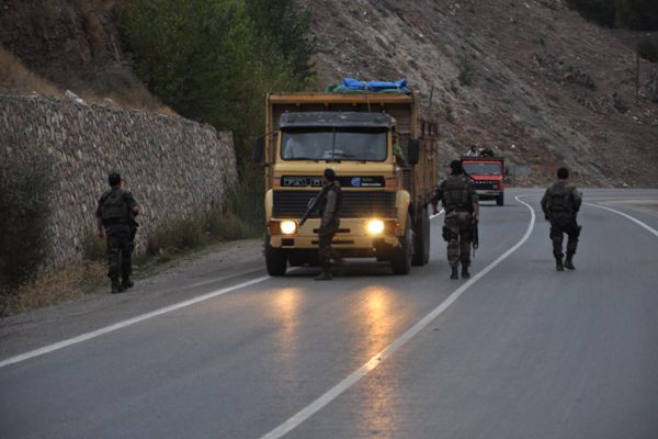 Tunceli'de Sivil Araca Ateş Açıldı: 1'i Polis 3 Ya galerisi resim 1