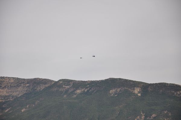 Yolu kesen PKK'lılar araç yaktı galerisi resim 2