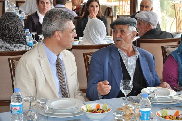 Yılmaz'dan Yaşlılara Yemek galerisi resim 2