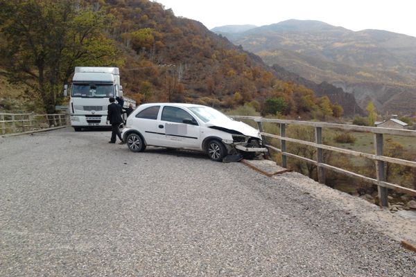 Tunceli-Erzincan karayolunda kaza galerisi resim 2