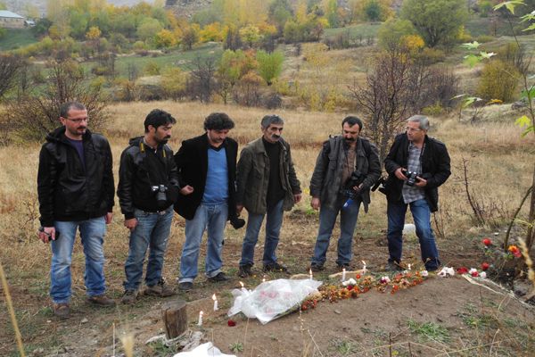 Meslektaşları Cem Emir'i Mezarı Başında Andı galerisi resim 1