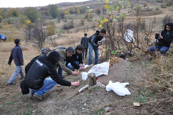 Meslektaşları Cem Emir'i Mezarı Başında Andı galerisi resim 4