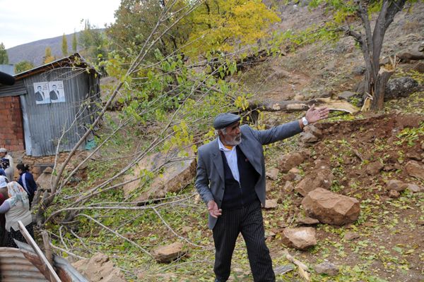 Dağdan Kopan Kaya, Mahalle Halkını Korkuttu galerisi resim 4