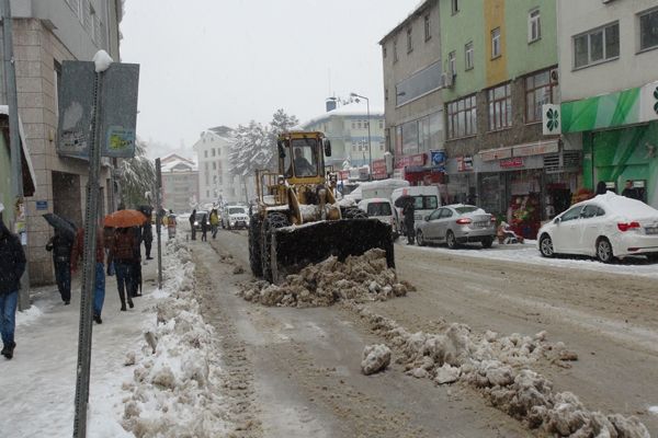 Kar, Halı Sahanın çatısını çökertti galerisi resim 4