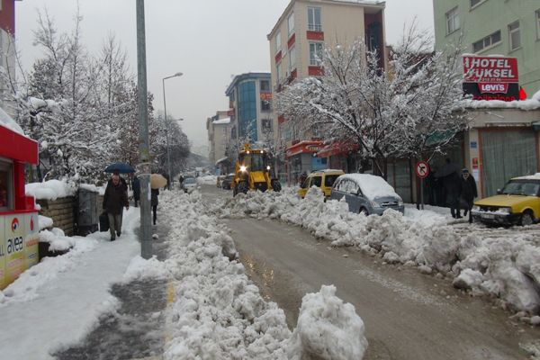 Kar, Halı Sahanın çatısını çökertti galerisi resim 8