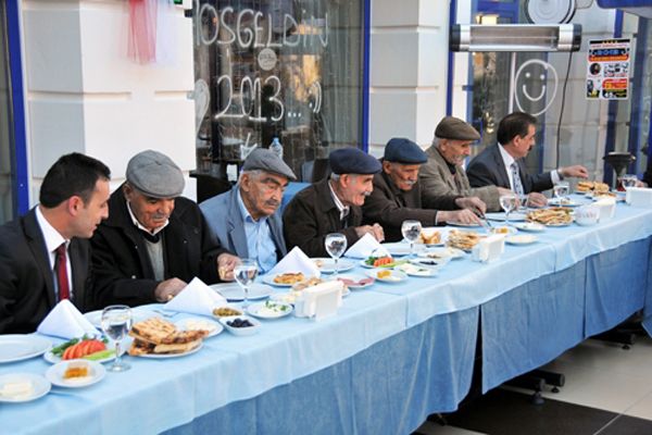 Huzurevi Sakinleri ile Kahvaltı galerisi resim 3