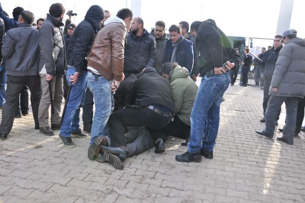 Polis’ten Öğrencilere Orantısız Güç galerisi resim 1