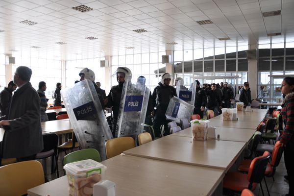 Polis’ten Öğrencilere Orantısız Güç galerisi resim 11