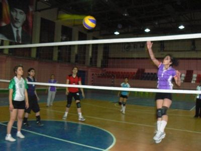 Bayan  Voleybol Takımlarından  bir galibiyet bir m galerisi resim 1