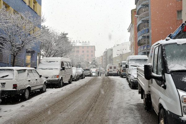 Kar Yağışı Etkili Oldu galerisi resim 1