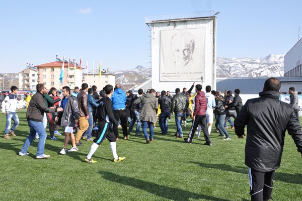 Dersimspor ve Bingöl Genç Muratspor Maçında Kavga: galerisi resim 3