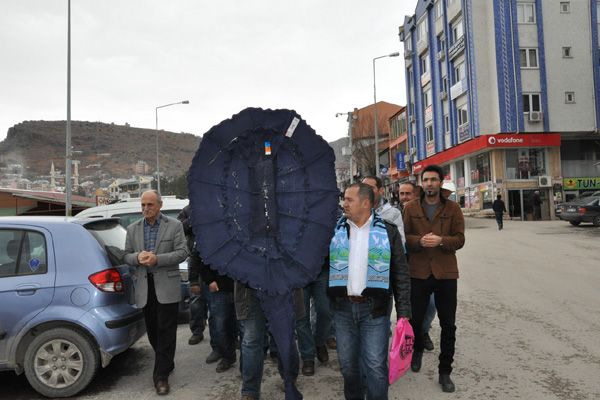 Dersimspor Taraftarından Çelenkli Protesto galerisi resim 3