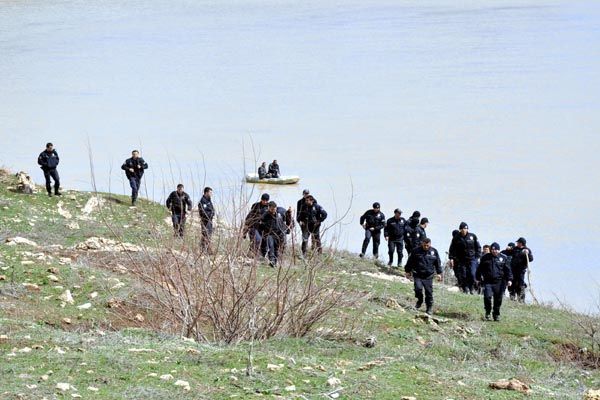 Munzur Çayı’na düşen Metin’i arama çalışmaları sür galerisi resim 3