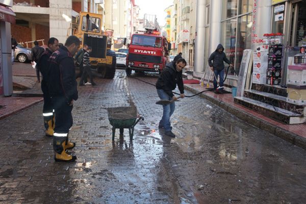 Belediye Ekipleri, Bahar Temizliğine Başladı galerisi resim 3