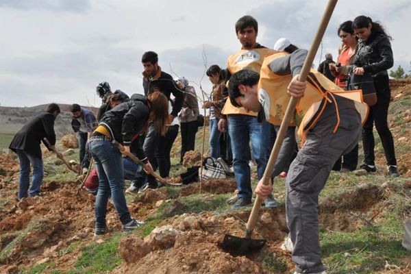 Bin 500 Fidanı Toprakla Buluşturdu galerisi resim 1