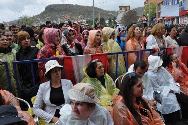 Candan Erçetin Tuncelileri coşturdu galerisi resim 5