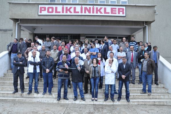 Sağlık çalışanları, kadın doktora şiddeti protesto galerisi resim 1