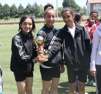 Atletizm’de Yıldız Kızlar Yarı Finalde galerisi resim 1