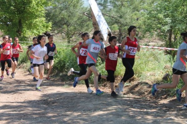 Atletizm’de Yıldız Kızlar Yarı Finalde galerisi resim 3