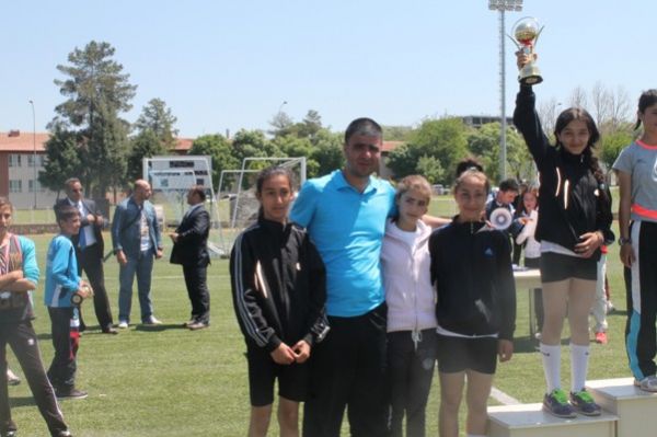 Atletizm’de Yıldız Kızlar Yarı Finalde galerisi resim 4