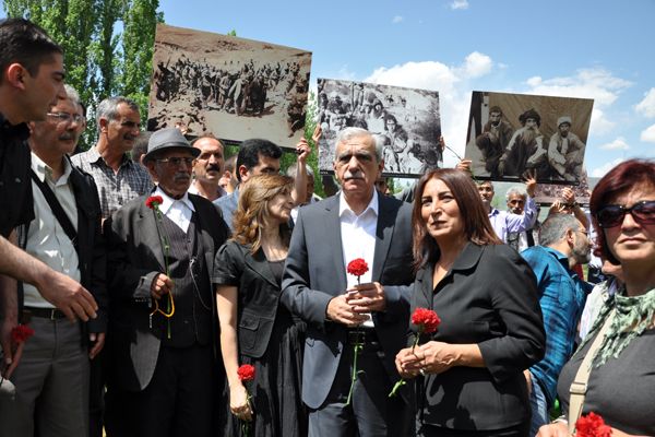 Dersim katliamında hayatını kaybedenlere karanfill galerisi resim 4