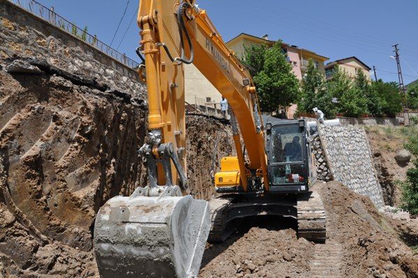 301. Sokakta İstinat Duvar Çalışmaları devam ediyo galerisi resim 1