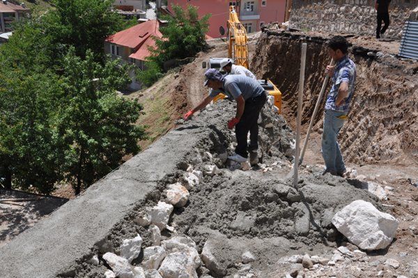 301. Sokakta İstinat Duvar Çalışmaları devam ediyo galerisi resim 3