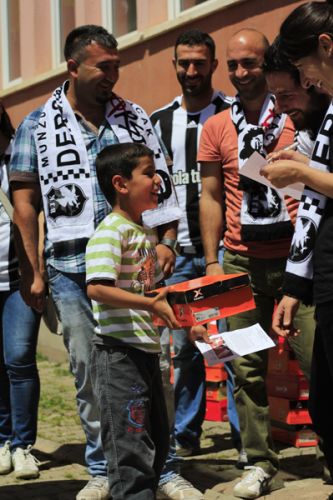 Dersim Çarşı Grubu'ndan Öğrencilere Karne Hediyesi galerisi resim 1