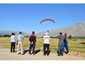 Ovacık'ta Paramotorla Uçuş Yapıldı