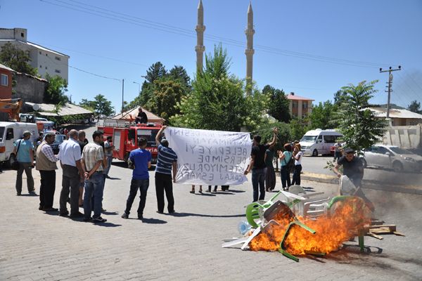 Mağdur Oldukları Gerekçesiyle Yolu Kapattılar galerisi resim 1