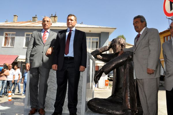 Cemal Süreya'nın Heykeli Memleketi Pülümür'de Açıl galerisi resim 3