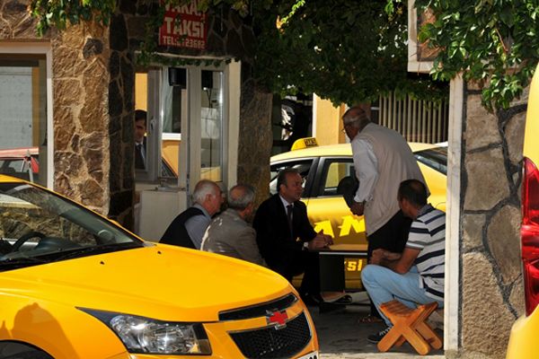 Vali Güner, Taksi Durağını Ziyaret Etti galerisi resim 1