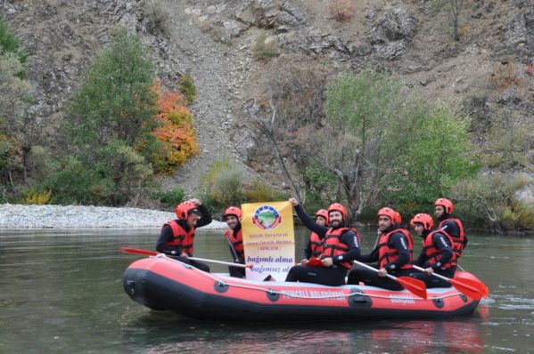 Munzur Çayında Rafting galerisi resim 2