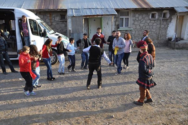 İsveçli Turistler, Tunceli'de Dağ Köyünü ziyaret e galerisi resim 1