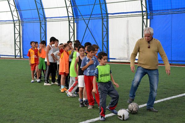 Tunceli'de Erkek Futbol Takımında Kız Kaleci galerisi resim 1