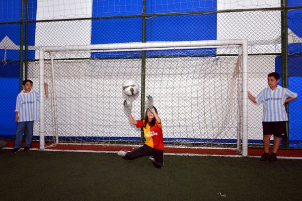 Tunceli'de Erkek Futbol Takımında Kız Kaleci galerisi resim 4