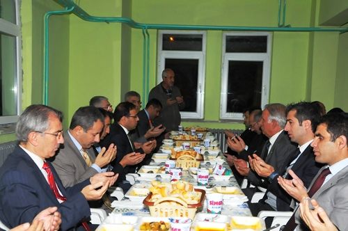 Cemevinde İftar Yemeği Verildi galerisi resim 1