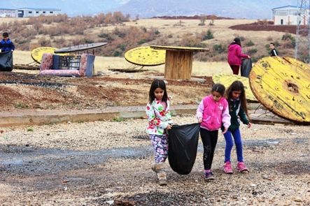 Çevreci Çocuklar fidan dikti galerisi resim 2