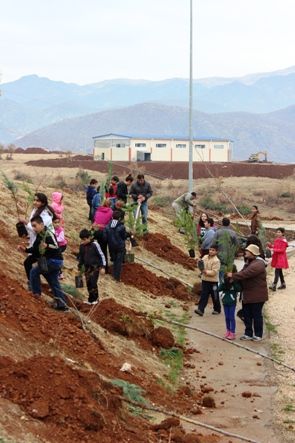 Çevreci Çocuklar fidan dikti galerisi resim 3