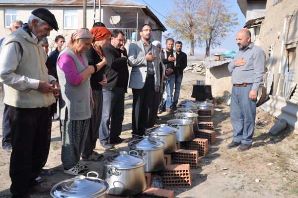 Göktepe köyünde aşure ve kurban için kazanlar kuru galerisi resim 1