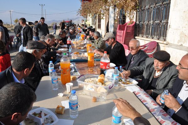 Göktepe köyünde aşure ve kurban için kazanlar kuru galerisi resim 2