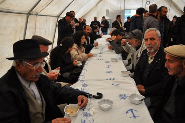 Tunceli Belediyesi 3 Bin Kişiye Aşure Dağıttı galerisi resim 1