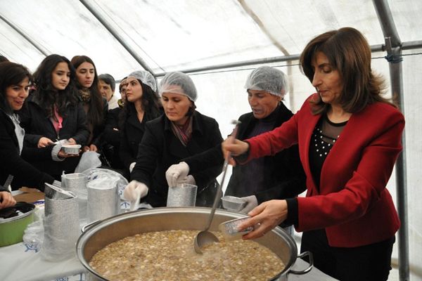 Tunceli Belediyesi 3 Bin Kişiye Aşure Dağıttı galerisi resim 3