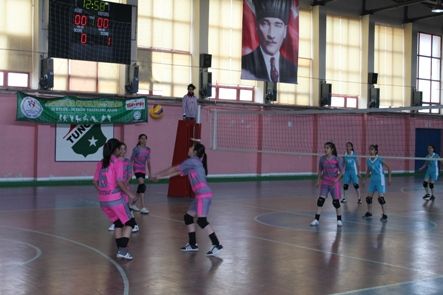 VOLEYBOL MÜSABAKALARI BAŞLADI galerisi resim 1