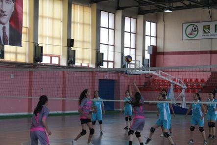 VOLEYBOL MÜSABAKALARI BAŞLADI galerisi resim 2