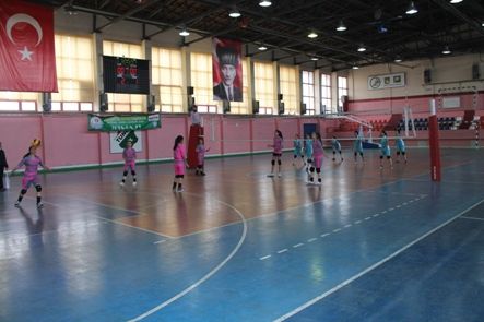 VOLEYBOL MÜSABAKALARI BAŞLADI galerisi resim 3