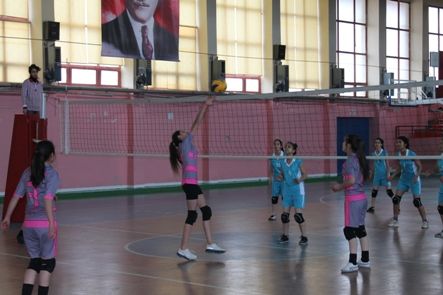 VOLEYBOL MÜSABAKALARI BAŞLADI galerisi resim 4