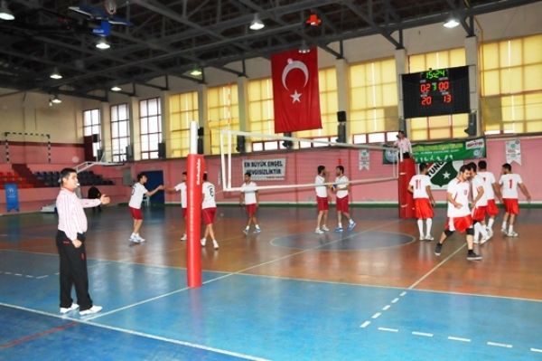 Vali Güner, Voleybol müsabakalarını taraftarlar iz galerisi resim 4