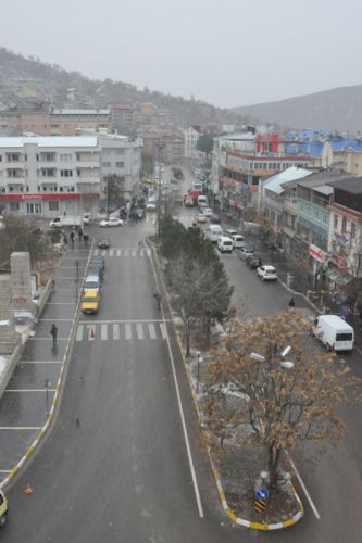 Tunceli'ye mevsimin ilk karı yağdı galerisi resim 1