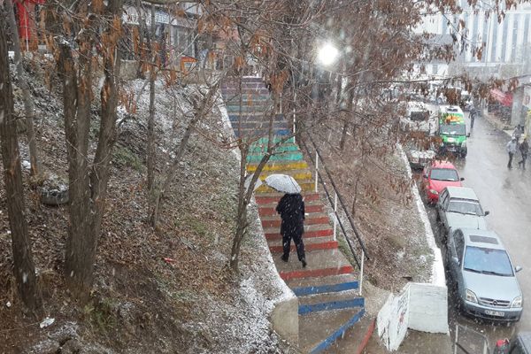 Tunceli'ye mevsimin ilk karı yağdı galerisi resim 3